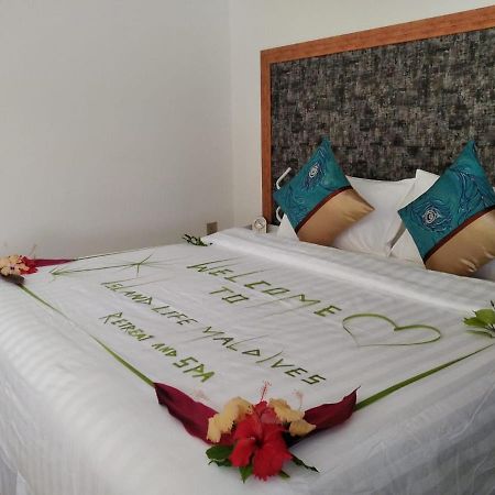 Island Life Maldives Retreat & Spa Magoodhoo Екстериор снимка
