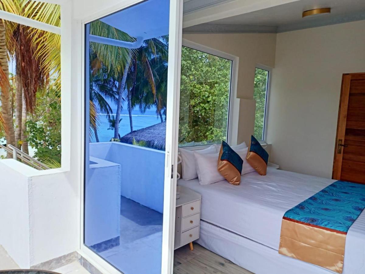 Island Life Maldives Retreat & Spa Magoodhoo Екстериор снимка
