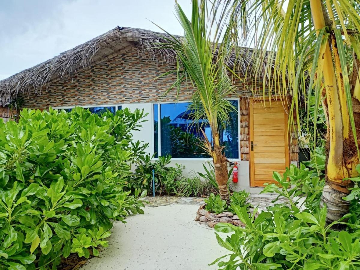 Island Life Maldives Retreat & Spa Magoodhoo Екстериор снимка