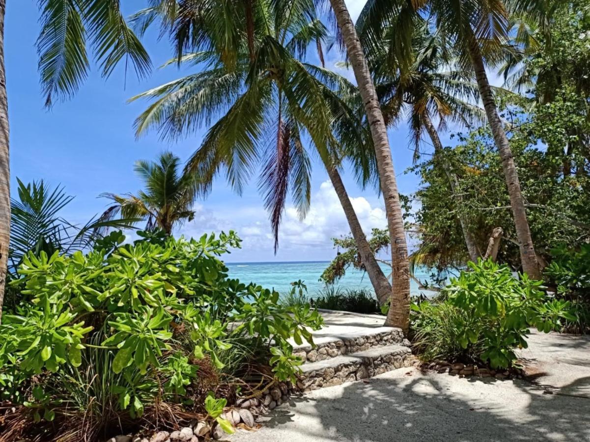 Island Life Maldives Retreat & Spa Magoodhoo Екстериор снимка