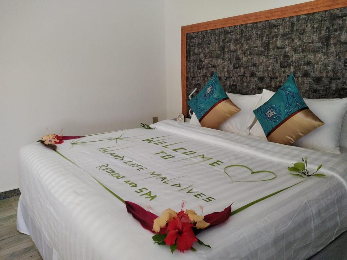 Island Life Maldives Retreat & Spa Magoodhoo Екстериор снимка
